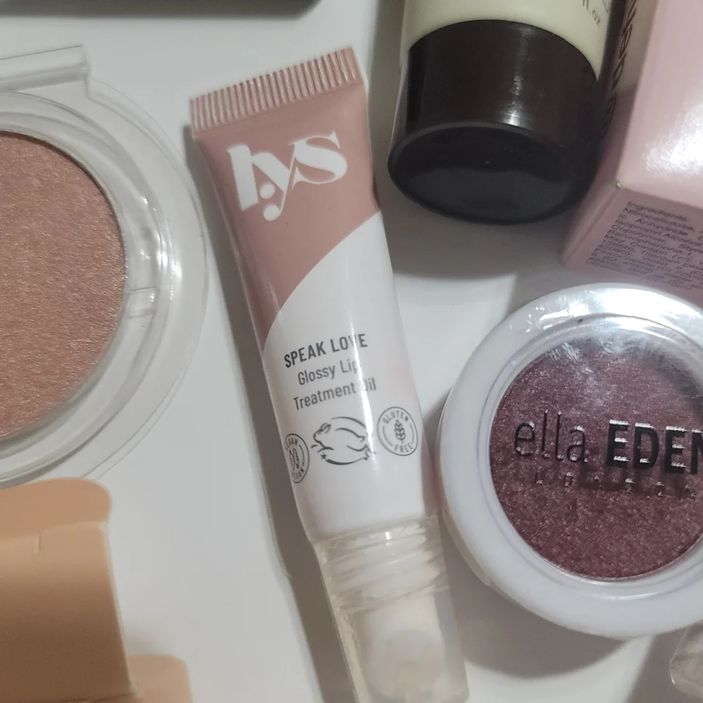 Cosmetics/ Skincare Bundle Manifested Ahava Lip Nail Highlighter‎ Oil Eyeshadow